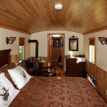 Clearview Station & Caboose B&B Creemore Exterior photo